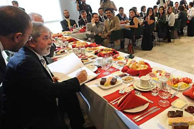 O presidente Lula, durante café da manhã com jornalistas (AGÊNCIA BRASIL)
