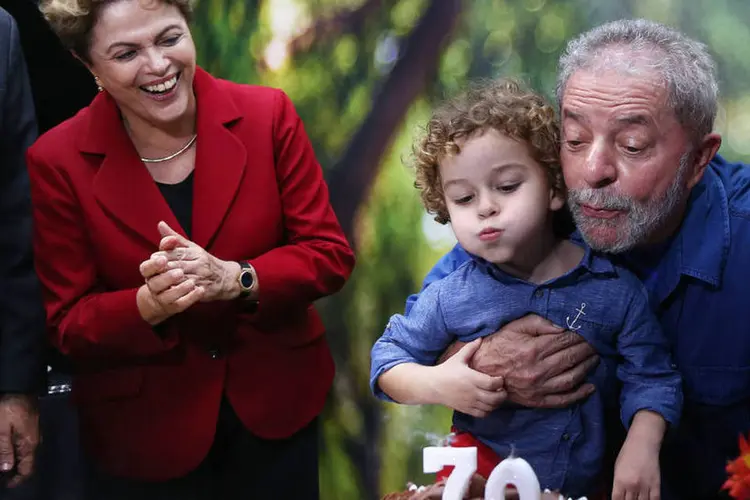 
	Dilma e Lula: objetivo &eacute; baixar a tens&atilde;o entre os dois, que come&ccedil;ou quando a Pol&iacute;cia Federal fez investiga&ccedil;&otilde;es nas empresas do filho do ex-presidente
 (Ricardo Stuckert/Instituto Lula)