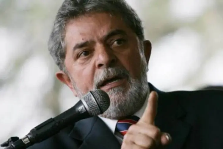Coligação que apoia a Dilma entrou com pedido de liminar para impedir eventuais veiculações futuras da imagem de Lula (.)
