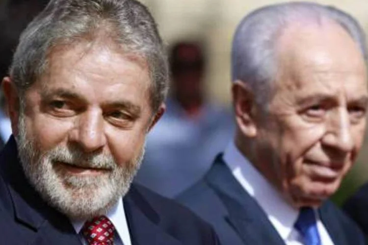 Lula e o presidente israelense Shimon Peres: negociação com o país foi uma das únicas que vingou (.)