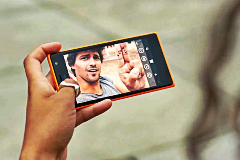 Com câmera frontal de 5 MP, Lumia 730 capricha nos selfies