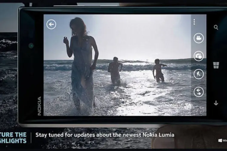 Novo smartphone avançado da Nokia, Lumia 928, já aparece no site oficial da fabricante e deve ser oficialmente lançado no próximo dia 14 de maio (Reprodução/Exame.com)