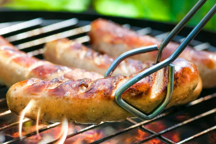 
	Lingui&ccedil;a: pesquisadora acredita que n&atilde;o se deve condenar as carnes
 (Thinkstock)