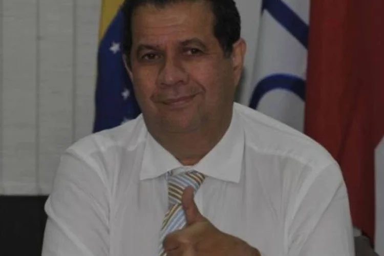 "Lupi continua ministro e a vida segue para nós", afirmou Gilberto Carvalho (Renato Araujo/ABr)