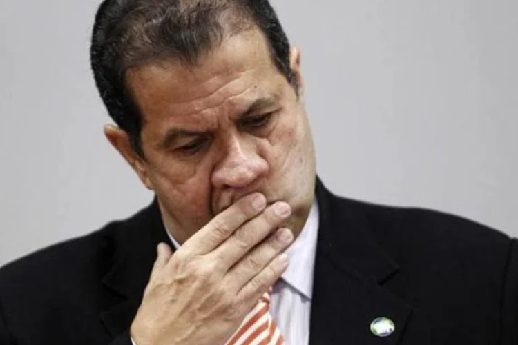 Carlos Lupi afirmou, primeiro, que estava sob forte pressão de deputados da oposição e, portanto, não se lembrou naquele momento que viajara naquela aeronave (Ueslei Marcelino/Reuters)