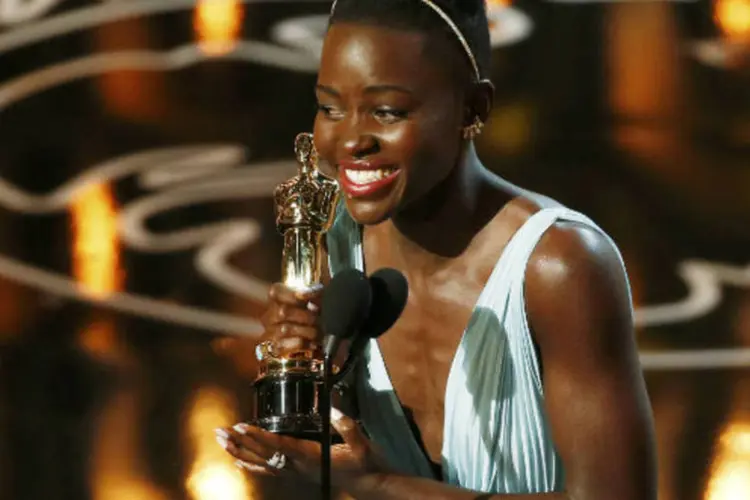 
	Lupita Nyong&#39;o recebe o Oscar de melhor atriz coadjuvante pelo filme &quot;12 Anos de Escravid&atilde;o&quot;
 (REUTERS/Lucy Nicholson)