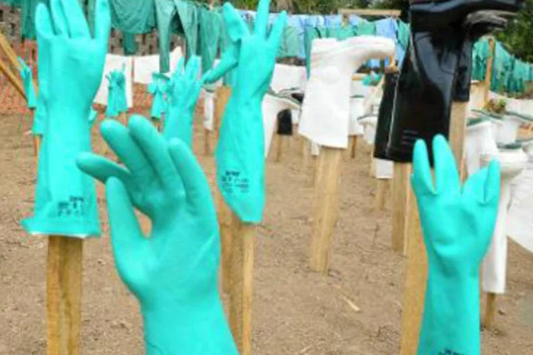 
	Ebola: Segundo a OMS, &eacute; &quot;altamente improv&aacute;vel&quot; que algu&eacute;m com sintomas se sinta bem para viajar
 (AFP)