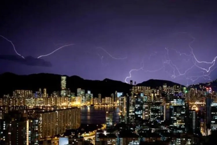 
	Hong Kong: tuf&atilde;o Usagi, a tempestade mais forte a atingir o Pac&iacute;fico Ocidental neste ano, come&ccedil;ou a impactar o centro financeiro asi&aacute;tico na noite de domingo
 (Getty Images)