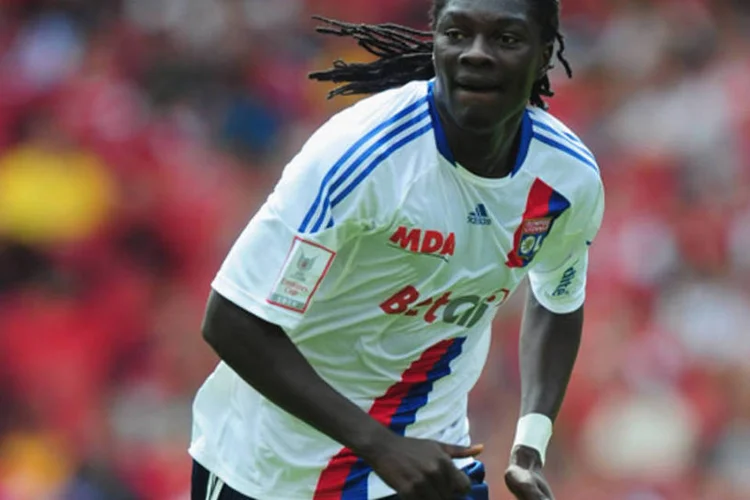 O atacante Bafétimbi Gomis, do Lyon, é um dos acusados (Mike Hewitt/Getty Images)