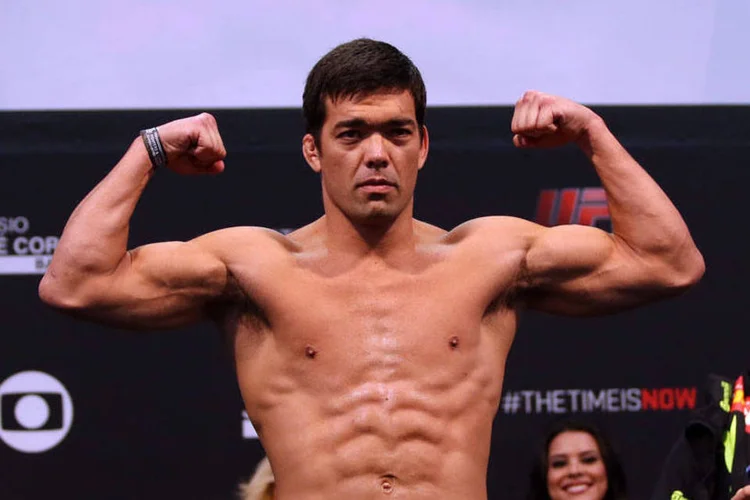 Dependendo do resultado da luta deste sábado, Lyoto Machida pode conquistar a chance de disputar novamente o cinturão dos médios (Divulgação Gaspar Nobrega - Inovafoto/UFC)