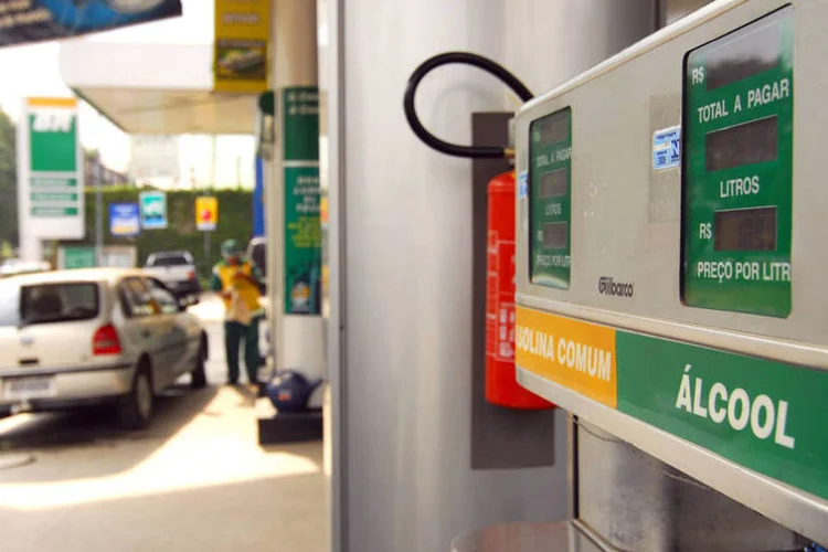 
	Etanol: a vantagem &eacute; calculada considerando que o poder calor&iacute;fico do etanol &eacute; de 70% do poder do combust&iacute;vel f&oacute;ssil
 (Bloomberg News)