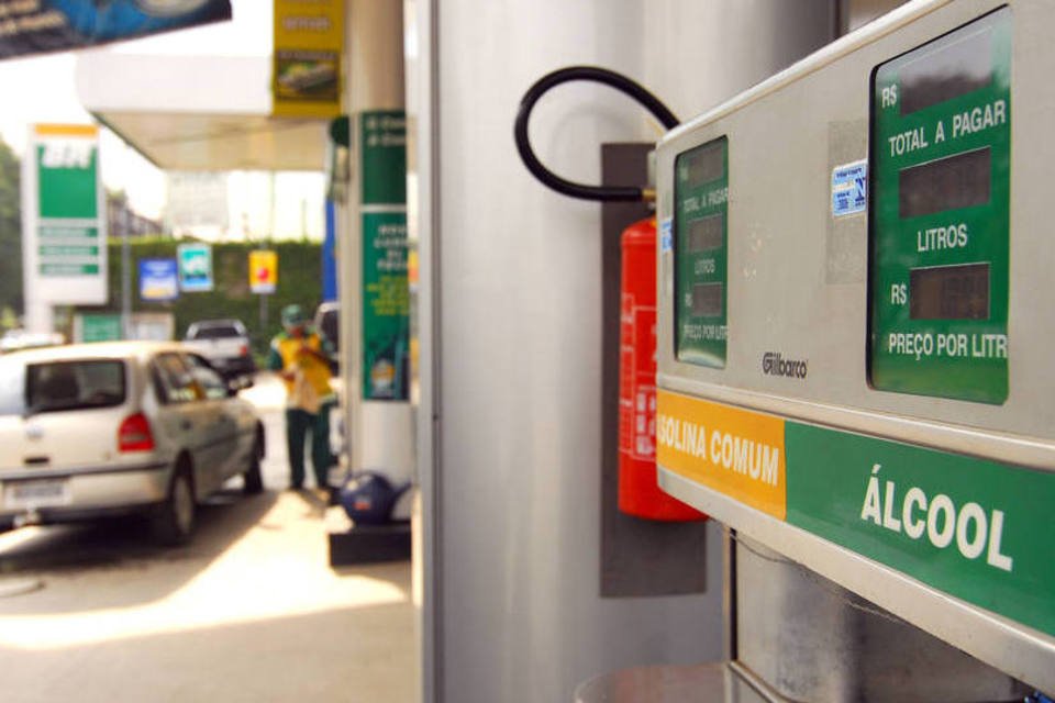 Relação etanol/gasolina vai a 73,09% e é a maior desde 2001