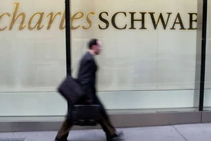 Imagem referente à matéria: Charles Schwab e Fidelity anunciam vagas para expansão em criptomoedas