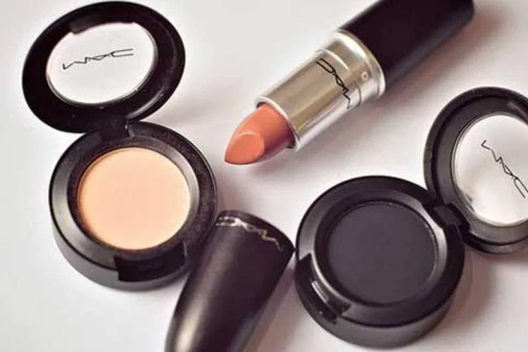 A Estée Lauder está criando uma nova divisão para supervisionar uma longa lista de promessas de diversidade que a gigante dos cosméticos fez após as críticas dos funcionários no ano passado sobre as relações raciais (Maria Morri/Creative Commons/Creative Commons)