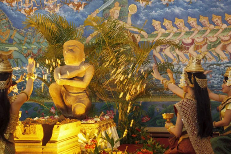 
	Est&aacute;tua de deus-macaco devolvida por museu dos EUA ao Camboja: museu afirmou que estava devolvendo voluntariamente a figura de pedra
 (REUTERS/Samrang Pring)