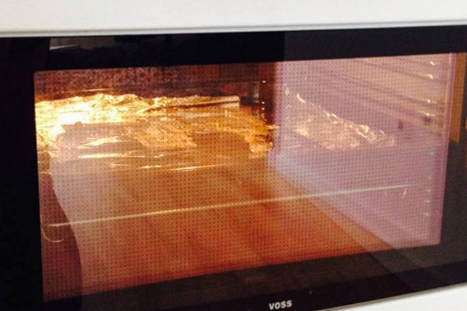 Macbook Pro volta a funcionar após ser colocado no forno