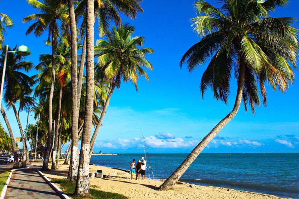 As praias impróprias para banho em 14 estados brasileiros