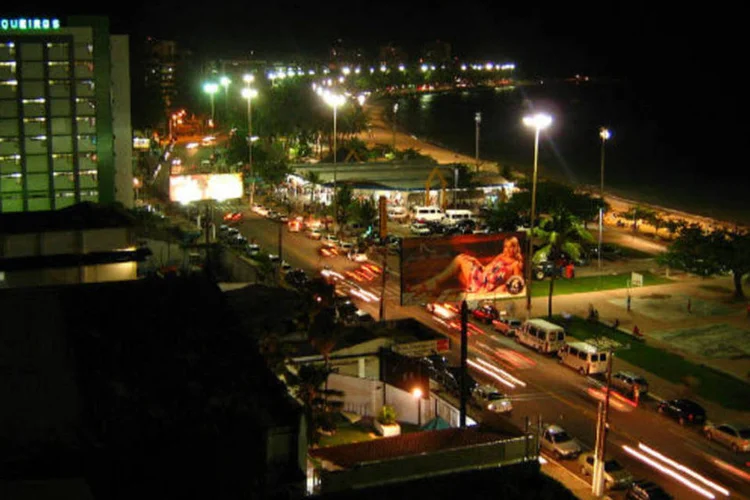 
	Macei&oacute;:&nbsp;mesmo com o an&uacute;ncio do congelamento do valor da passagem, milhares de pessoas protestam no in&iacute;cio da noite desta quinta-feira pelas ruas do centro de Macei&oacute;
 (Pedro Trindade/Creative Commons/Creative Commons)