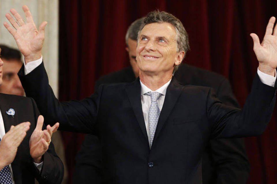 Macri assume como presidente e promete mudança liberal