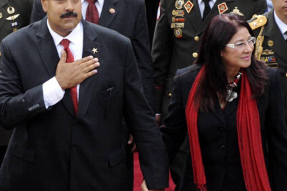 Maduro se casa com Cilia Flores em cerimônia privada