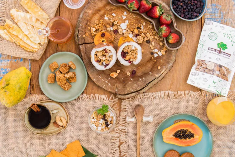 Produtos da startup Made in Natural, que vende lanchinhos naturais por assinatura (Divulgação)