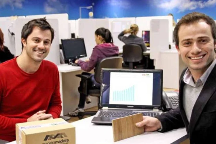 O CEO da MadeiraMadeira, Daniel Scandian e seu irmão Marcelo (Divulgação)
