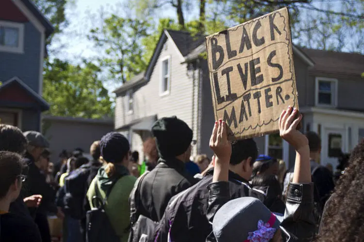 
	Manifestantes protestam em rua de Madison, Wisconsin: mais de vinte pessoas foram presas, na maioria sob acusa&ccedil;&atilde;o de obstruir a rua
 (REUTERS/Ben Brewer)