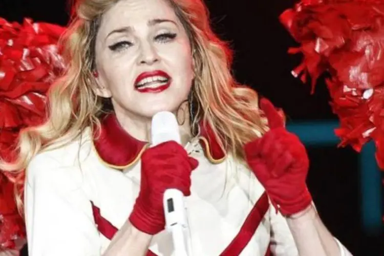 Cantora Madonna em apresentação durante turnê MDNA no estádio Olímpico, em Moscou (Maxim Shemetov/Reuters)