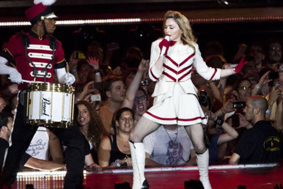 Renner leva fãs ao show de Madonna em Nova York