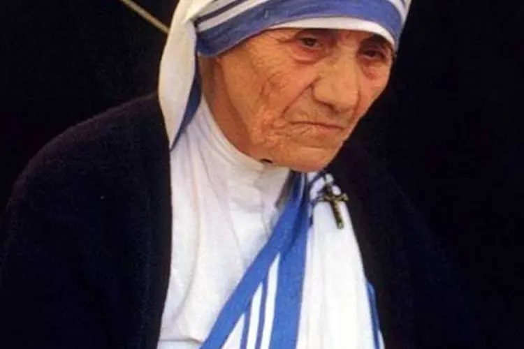 
	Madre Teresa: decis&atilde;o foi tomada numa reuni&atilde;o de cardeais encarregados de examinar a causa da religiosa, que morreu em 199
 (Wikipedia)