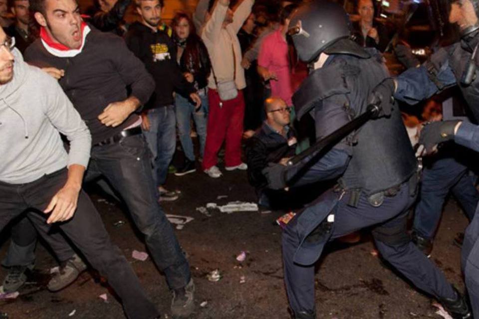 Polícia entra em confronto com manifestantes em Madri