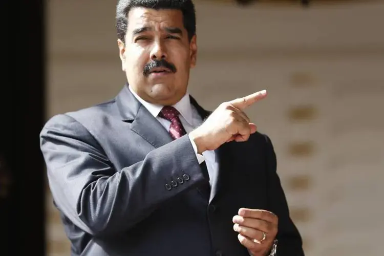 
	Nicol&aacute;s Maduro: sistema banc&aacute;rio, ao inv&eacute;s de ter &quot;20, 30, 40 bancos&quot;, ter&aacute; &quot;5 navios ins&iacute;gnia&quot;
 (Jorge Silva/Reuters)