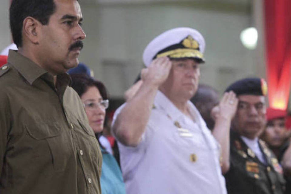 Oposição acusa estatais de ameaçar críticos de Maduro