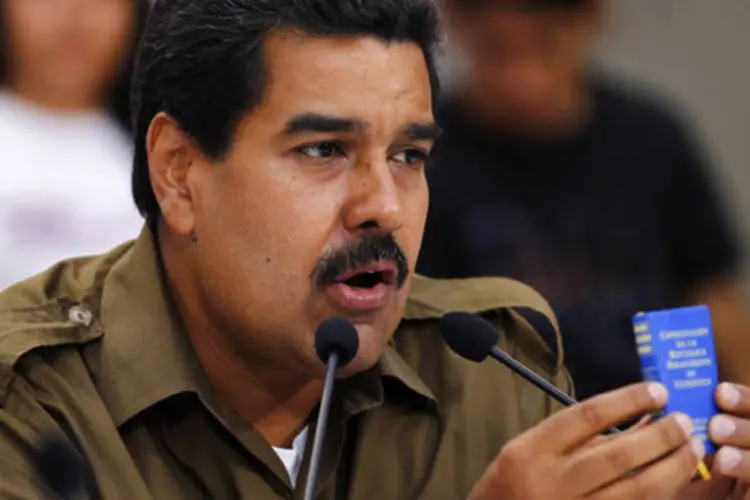 
	Nicol&aacute;s Maduro:&nbsp;&quot;O comandante Ch&aacute;vez cumpriu sua miss&atilde;o na terra e seu corpo f&iacute;sico n&atilde;o lhe deu mais, sua alma muito grande j&aacute; n&atilde;o cabia nesse corpo, nem nesta vida&quot;, afirmou.
 (REUTERS/Carlos Garcia Rawlins)