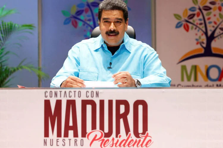 
	Nicol&aacute;s Maduro: o papa Francisco se compromete com os di&aacute;logos de paz&quot;, disse
 (Miraflores Palace/Handout/Reuters)