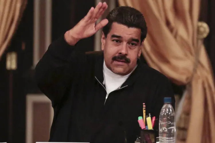 
	Nicol&aacute;s Maduro: cr&iacute;ticos culpam Madulo para profunda recess&atilde;o venezuela, infla&ccedil;&atilde;o de tr&ecirc;s d&iacute;gitos e escassez de bens b&aacute;sicos
 (REUTERS/Miraflores)