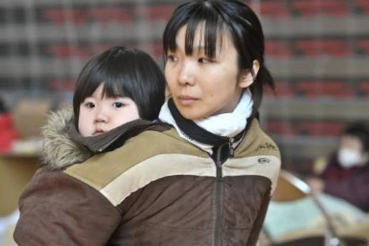 
	M&atilde;e e filha no Jap&atilde;o: pa&iacute;s tem uma das menores taxas de fecundidade do mundo
 (Nicholas Kamm/AFP)