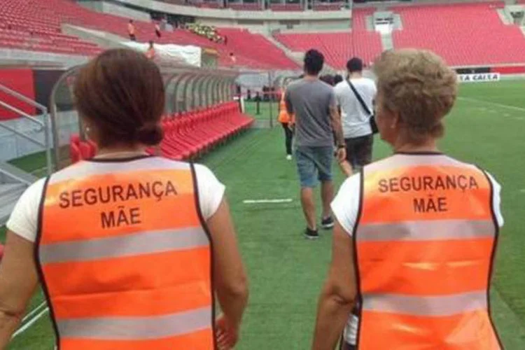 "Security Moms": mães receberam mesmo treinamento dos envolvidos na segurança do jogo (Divulgação)
