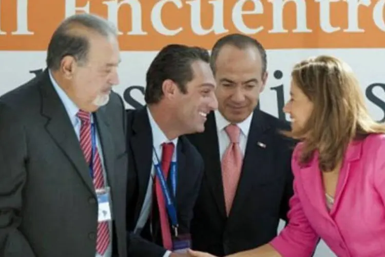 Carlos Slim, Carlos Slim Jr., Felipe Calderón e a primeira-dama Margarita Zavala discutem desemprego (.)