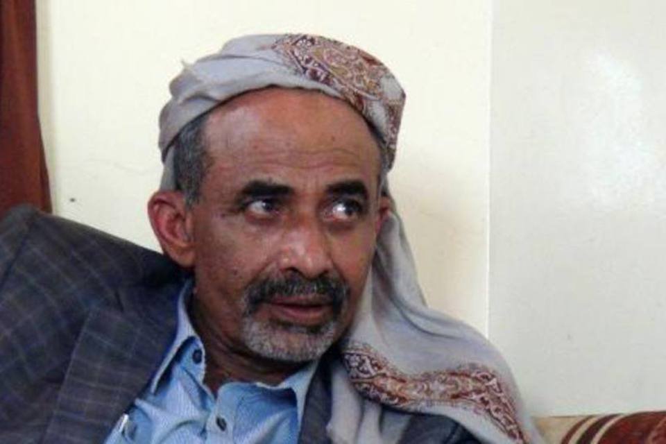 Rebeldes do Iêmem libertam ministro e um irmão do presidente