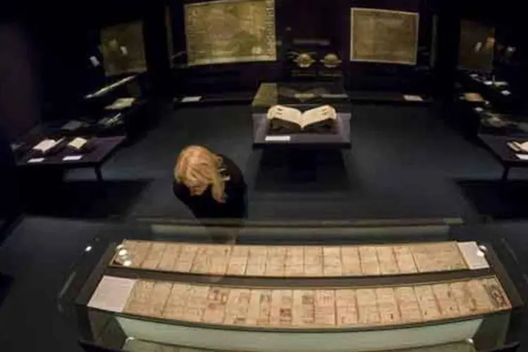Trecho de manuscrito maia exposto na Alemanha. Ao lado de outros manuscritos, peça sugere o que está sendo interpretado como fim do mundo (Joern Haufe/Getty Images)