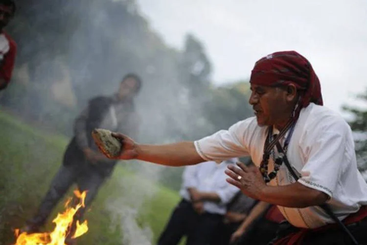 
	Xam&atilde;: algumas interpreta&ccedil;&otilde;es do calend&aacute;rio maia fizeram crer que sexta ser&aacute; o fim do mundo, algo que os mesmos l&iacute;deres ind&iacute;genas e especialistas desmentem
 (Johan Ordóñez/AFP)