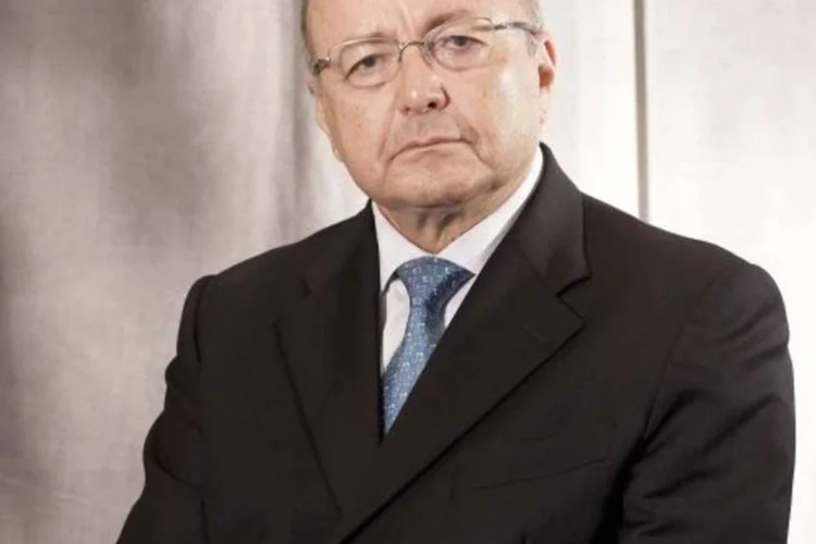 
	Mailson da N&oacute;brega, ex-ministro: &nbsp;&ldquo;Governo come&ccedil;ou a descer a escada do realismo&rdquo;
 (Claudio Gatti/Veja)