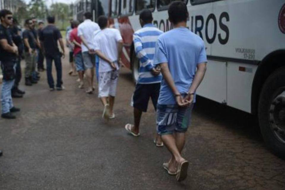 Comissão da maioridade começa com porta fechada e "apitaço"