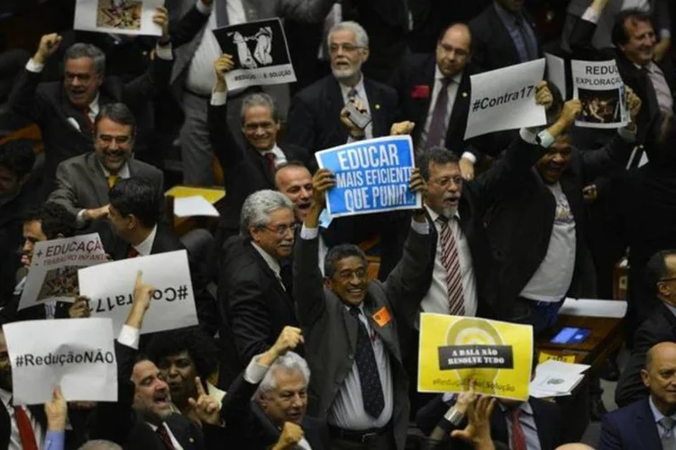 
	Vota&ccedil;&atilde;o na C&acirc;mara sobre a redu&ccedil;&atilde;o da maioridade penal: o Sul foi a regi&atilde;o que menos apoiou a PEC
 (Fabio Rodrigues Pozzebom/Agência Brasil)