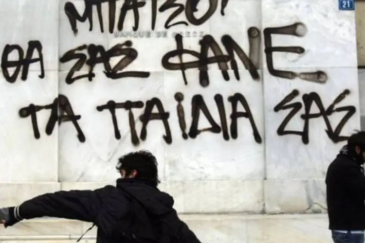 "Policiais, vocês serão devorados por seus filhos", diz pichação na cidade grega (Milos Bicanski/Getty Images)
