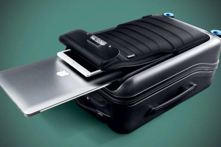 Mala inteligente: criada pela empresa americana Bluesmart, a mala tem localizador GPS, pode ser trancada a distância e informa o próprio peso. Serve também como bateria extra para recarregar o notebook. 260 dólares, ainda não disponível no Brasil (Divulgação)