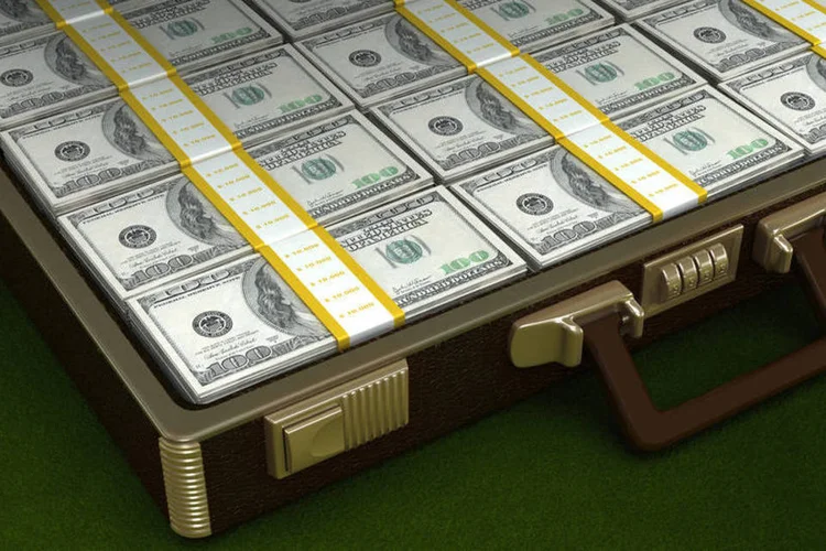 
	Mala com dinheiro: Palpites podem ser realizados at&eacute; &agrave;s 19h (hor&aacute;rio de Bras&iacute;lia)
 (Baris Simsek/Thinkstock)