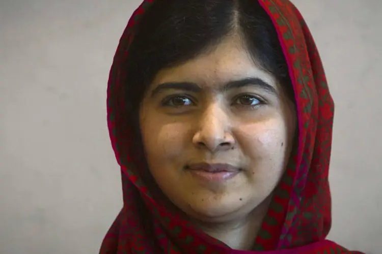 
	Malala Yousafzai: com apenas 11 anos de idade, esta menina alimentava um blog no site da BBC em urdu, a l&iacute;ngua oficial do Paquist&atilde;o, e sob o pseud&ocirc;nimo de Gul Makai, descrevia o clima de medo que reinava em seu vale
 (Carlo Allegri/Reuters)