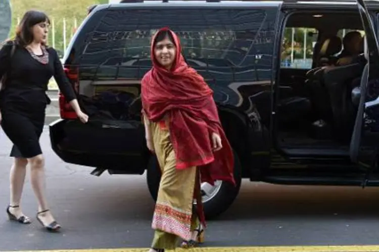A ativista paquistanesa Malala Yousafzai chega à sede da ONU, em Nova York (Stan Honda/AFP)